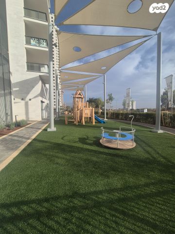 דירה, אמנון ליפקין שחק, נוף הטיילת, נתניה