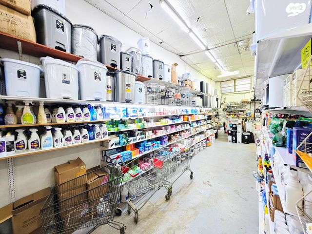 מחסנים, רובע א', אריאל