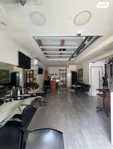 חנויות/ שטח מסחרי