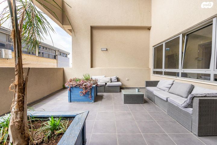 משרדים, בנימינה גבעת עדה