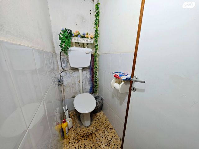 מחסנים, רובע א', אריאל