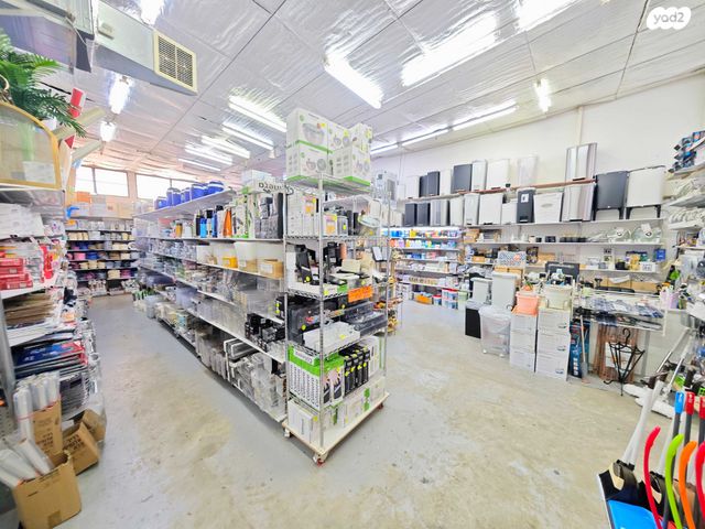 מחסנים, רובע א', אריאל