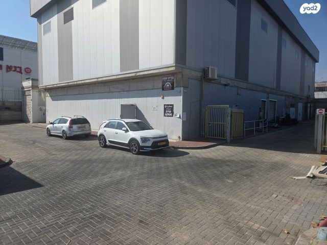 חנויות/ שטח מסחרי