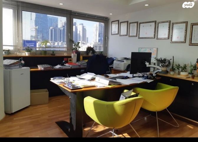 משרדים, יגאל אלון, ביצרון ורמת ישראל, תל אביב יפו