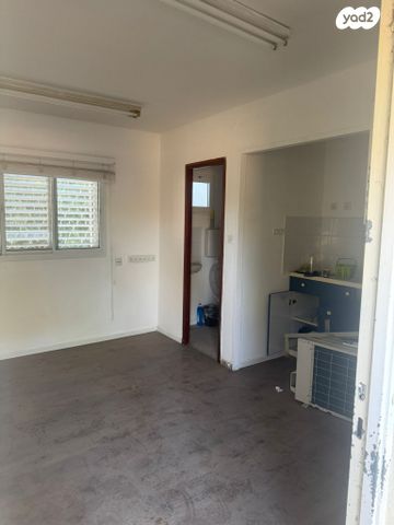 משרדים, ניצני עוז