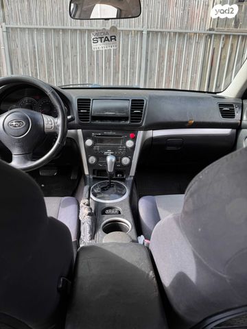 סובארו B4/לגאסי