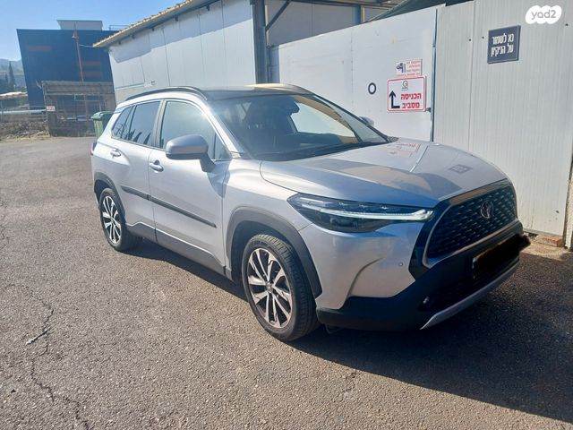 מודעת רכב טויוטה קורולה קרוס