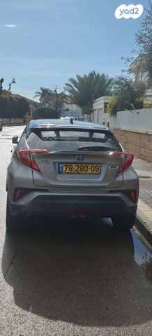 מודעת רכב טויוטה C-HR