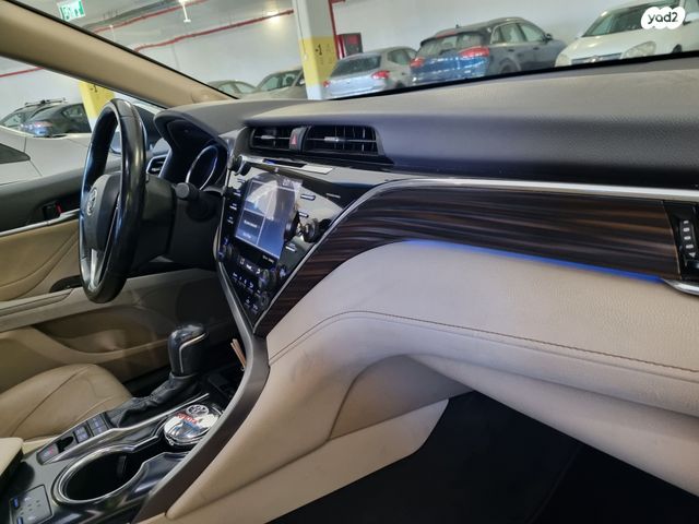 טויוטה קאמרי