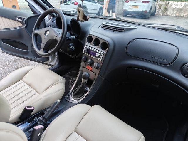 מודעת רכב אלפא רומיאו 156