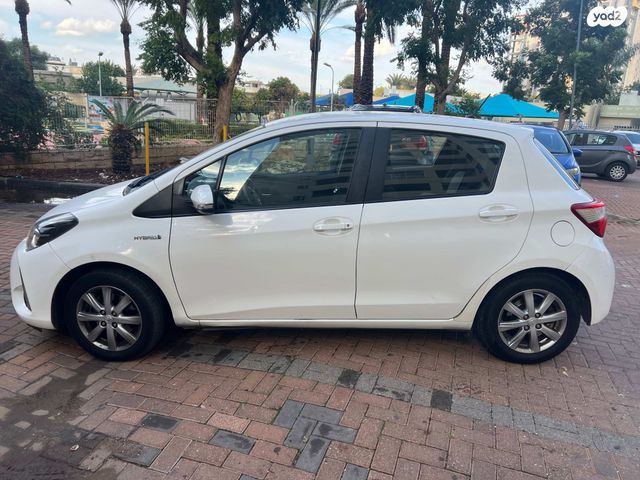 טויוטה יאריס