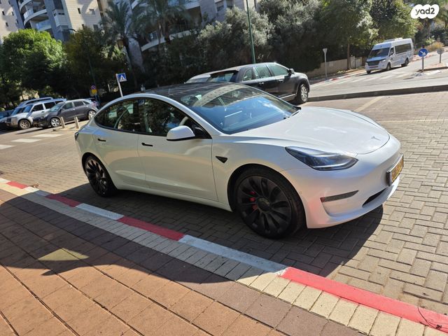 מודעת רכב טסלה מודל 3