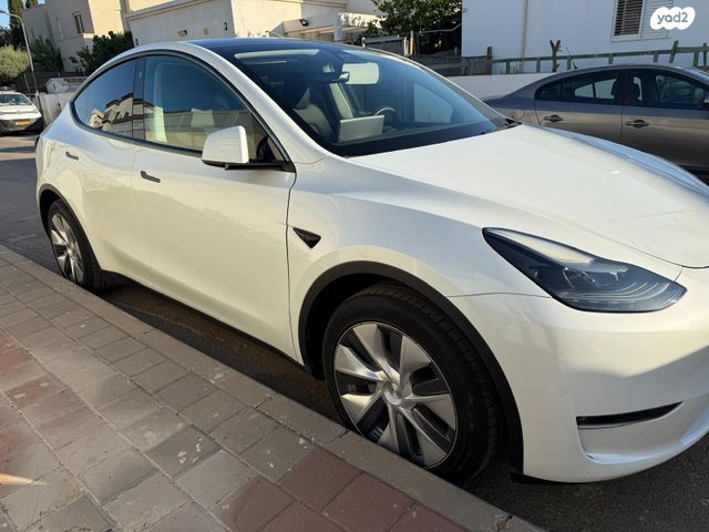 מודעת רכב טסלה מודל Y