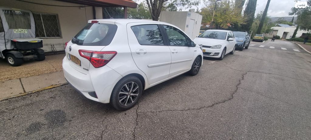 טויוטה יאריס