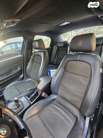 אלפא רומיאו 159