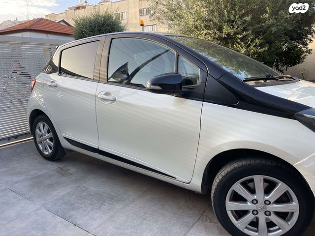 טויוטה יאריס