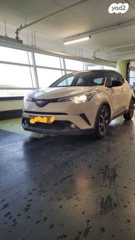 מודעת רכב טויוטה C-HR