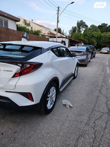 מודעת רכב טויוטה C-HR