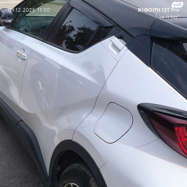 מודעת רכב טויוטה C-HR