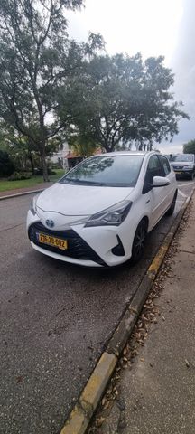 טויוטה יאריס