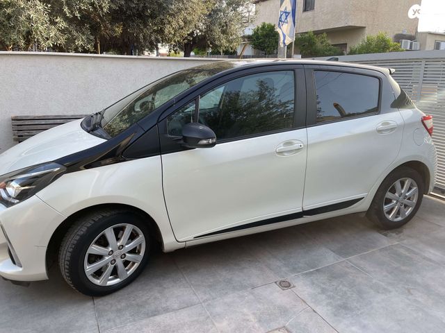 טויוטה יאריס