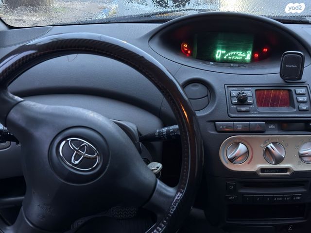 טויוטה יאריס