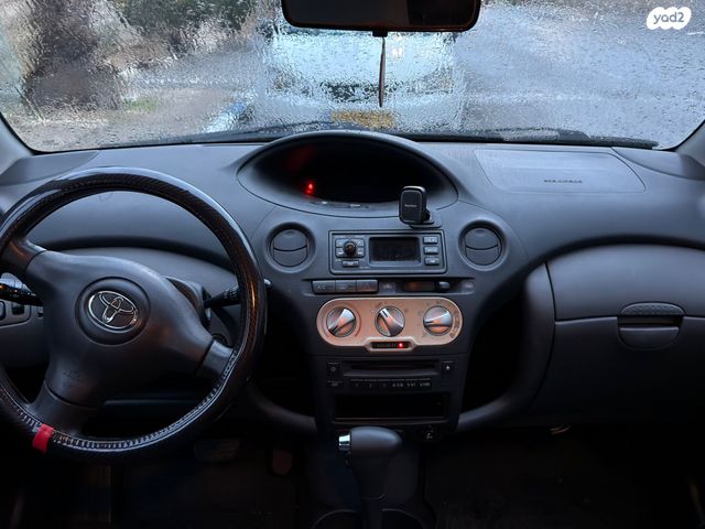 טויוטה יאריס