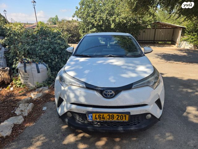 מודעת רכב טויוטה C-HR
