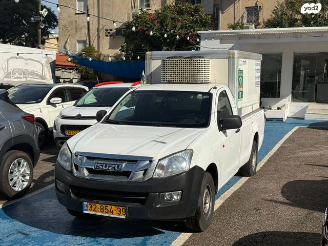 איסוזו די-מקס