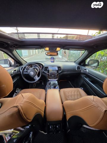 מודעת רכב ג'יפ גרנד צ'ירוקי