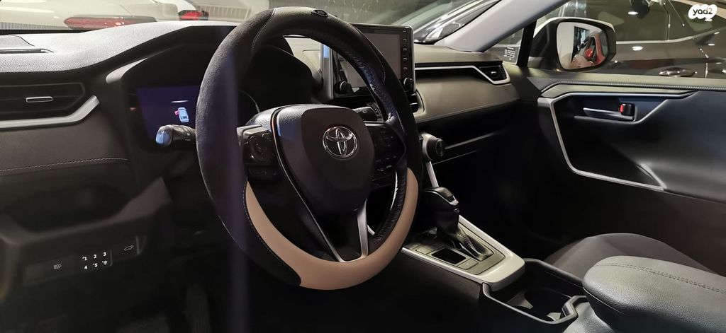 טויוטה RAV4