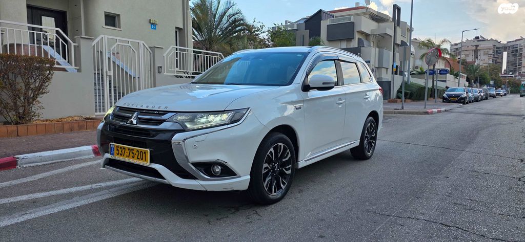 מיצובישי אאוטלנדר