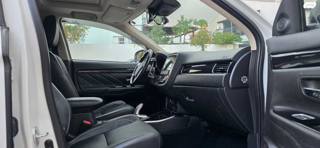 מיצובישי אאוטלנדר