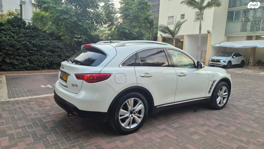 אינפיניטי QX70
