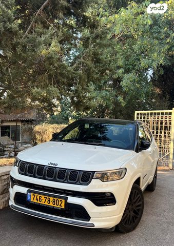 מודעת רכב ג'יפ קומפאס