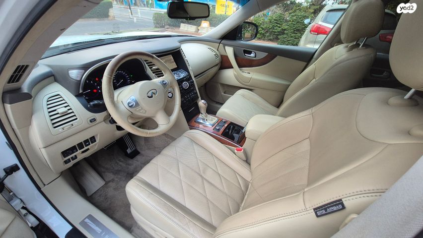 אינפיניטי QX70