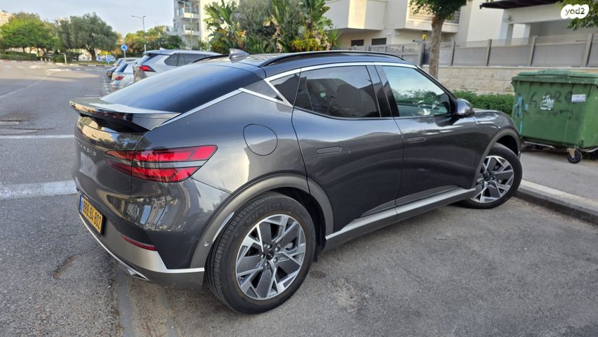 מודעת רכב ג'נסיס GV60