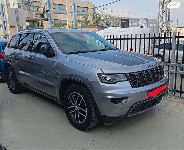 מודעת רכב ג'יפ גרנד צ'ירוקי