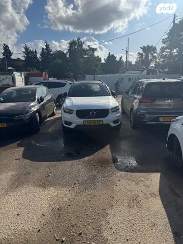 וולוו XC40