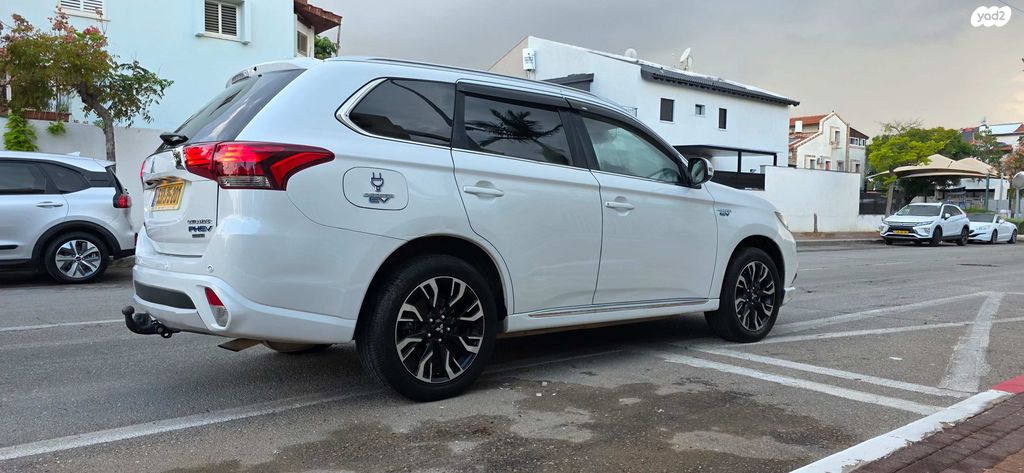 מיצובישי אאוטלנדר