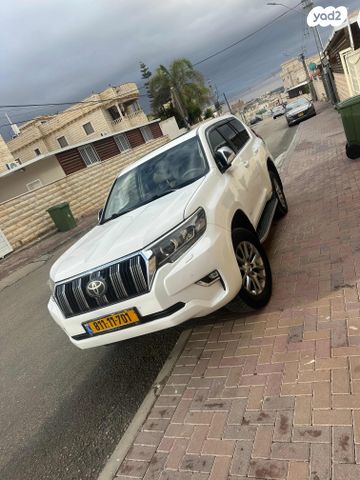 טויוטה לנד קרוזר