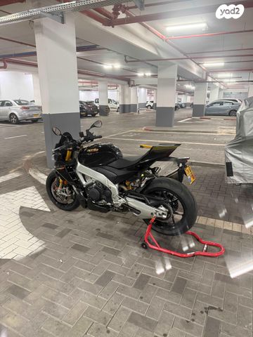 אפריליה טואונו V4