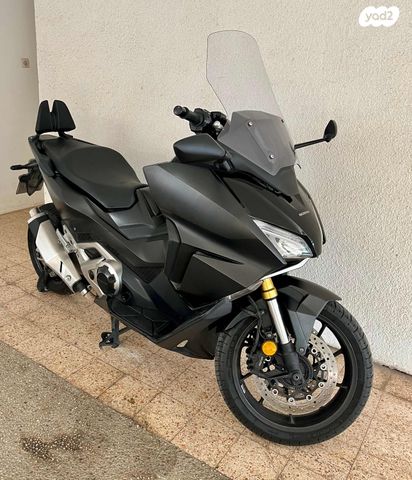 הונדה פורזה 750