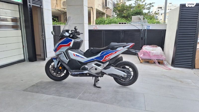 הונדה פורזה 750