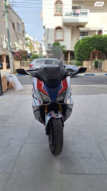 הונדה פורזה 750