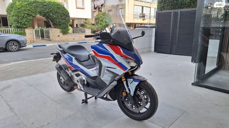 הונדה פורזה 750