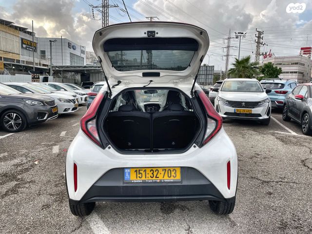 טויוטה אייגו X