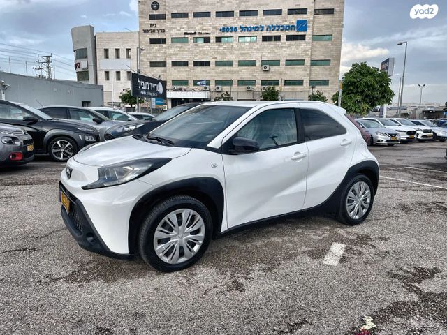 טויוטה אייגו X