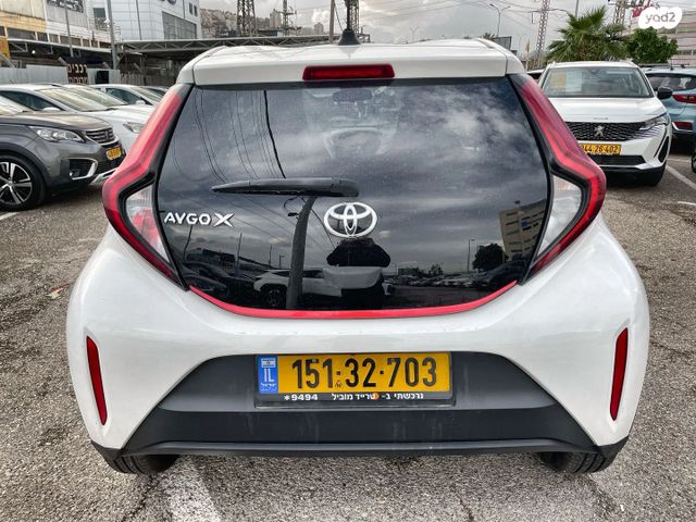 טויוטה אייגו X