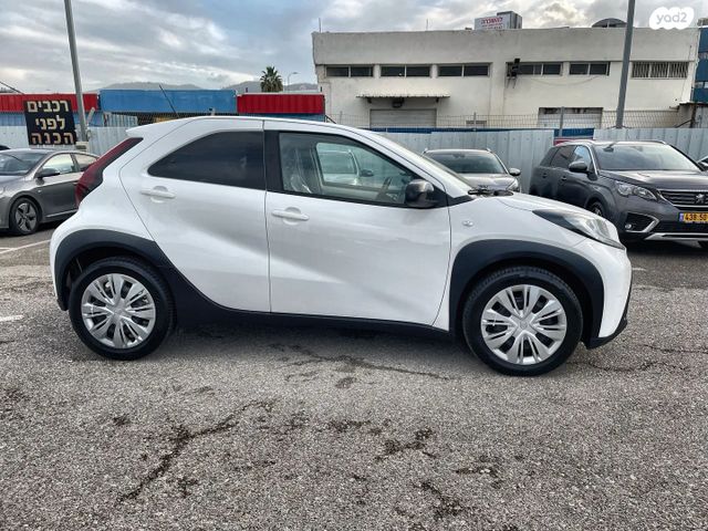 טויוטה אייגו X